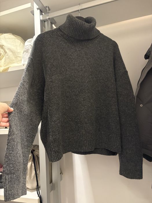 Пуловер H&M сив.