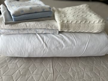Завивки и възглавница за бебешко легло