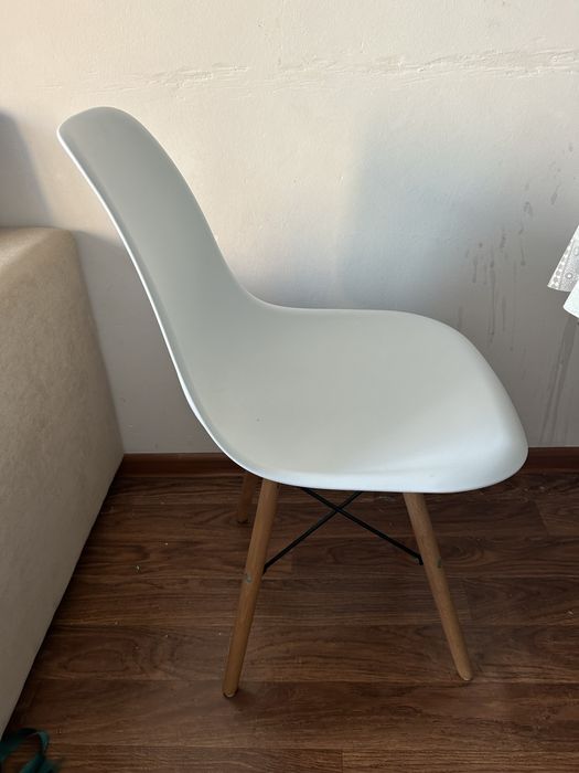 Кухонные Стульчики 3шт белые , деревянные ножки