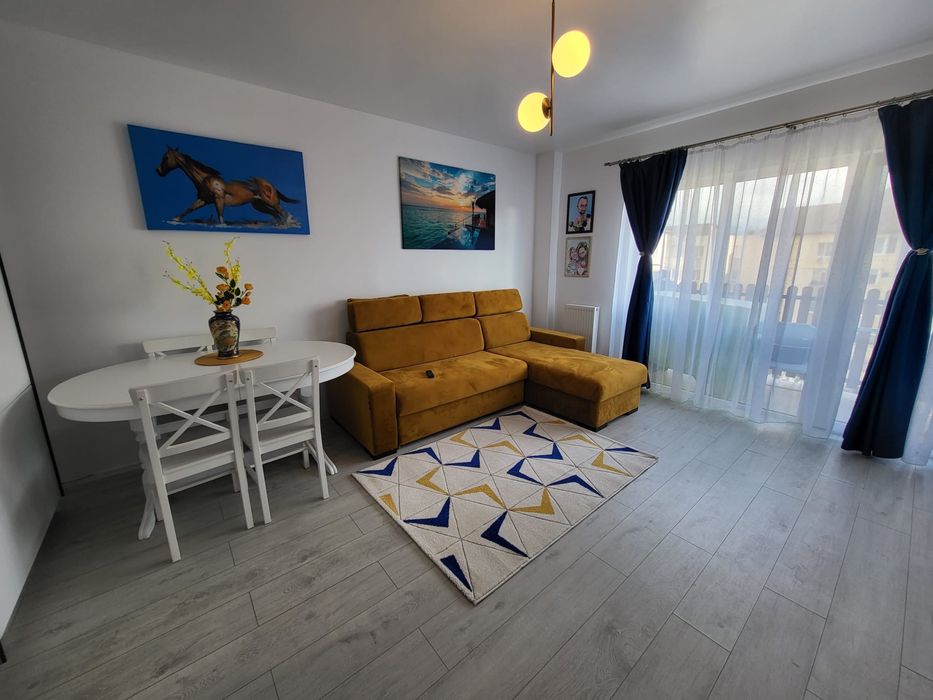 Vand apartament cu 2 camere si parcare privata