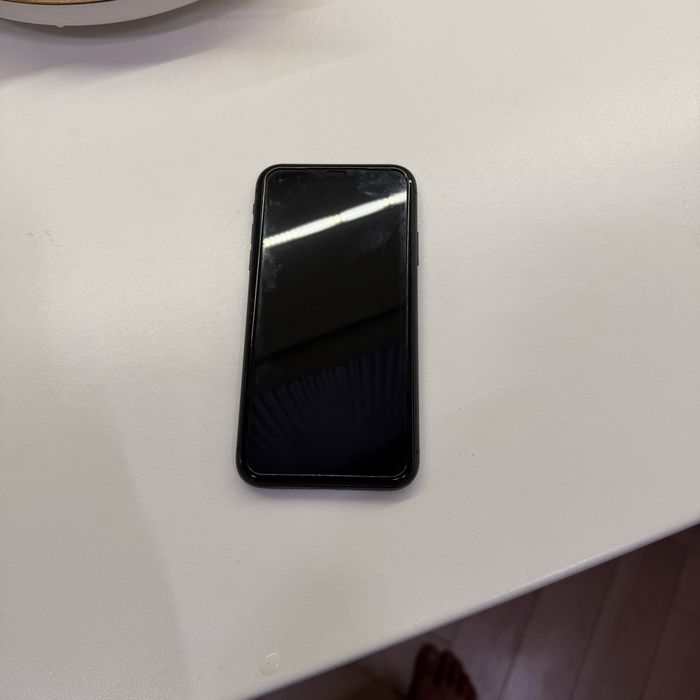 Продам IPhone 11 64