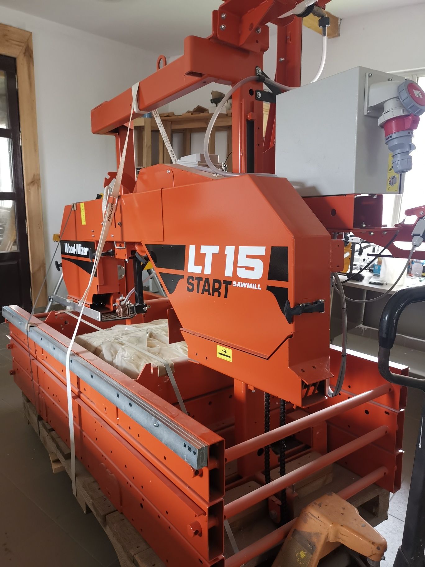 Fierastrau cu banda banzic gater Wood-Mizer LT 15 Start nou