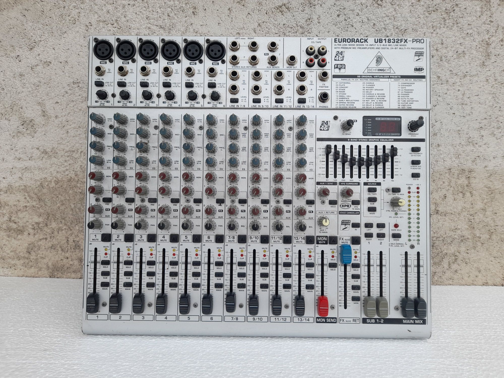 Behringer Eurorack UB1832FX-PRO ( studio / instrumente )