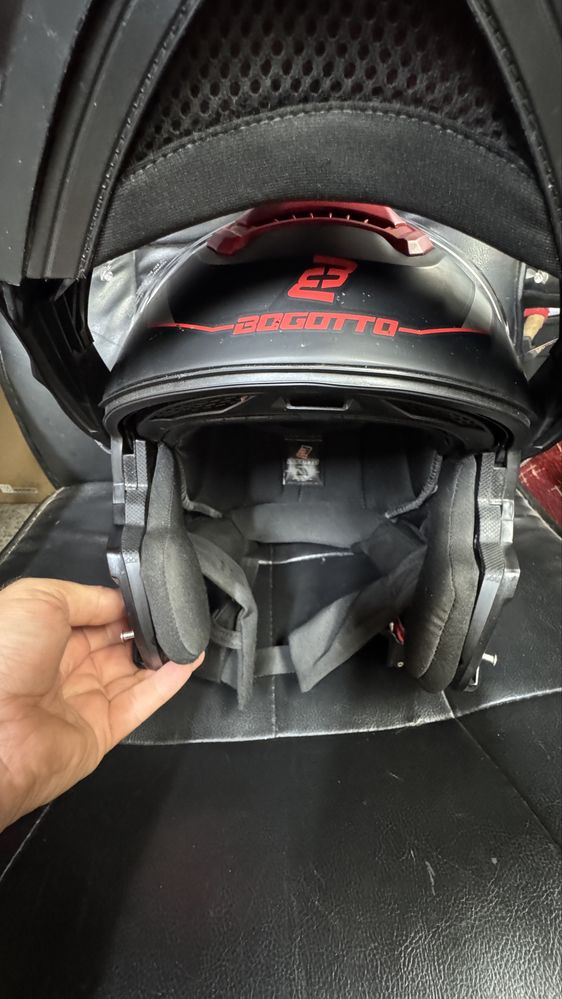 Продавам модуларна каска BOGGOTO XL