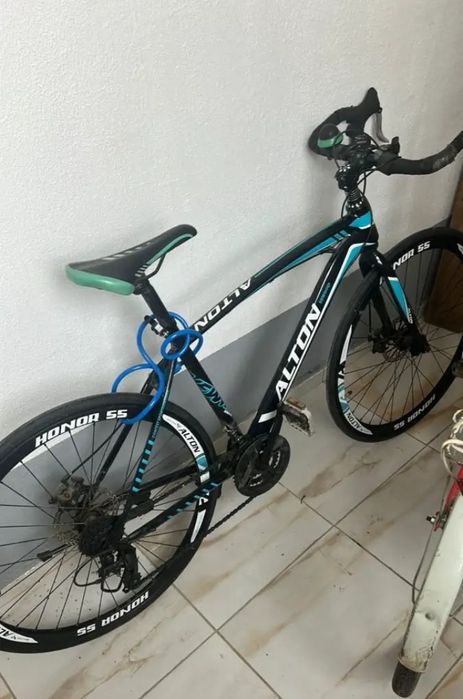 Продам шоссейый веласипед в отличном состаяние. Другой фото на ватсап