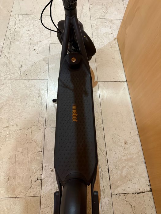 Продавам Ninebot KickScooter F2