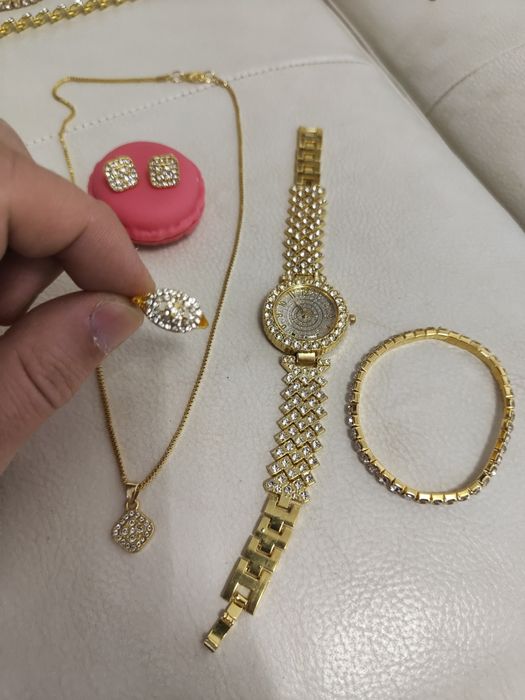 Set iubita Ceas Dama Colier cu strasuri , inel , cercei , brățară