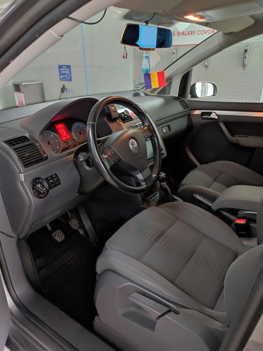 Vând Touran Facelift