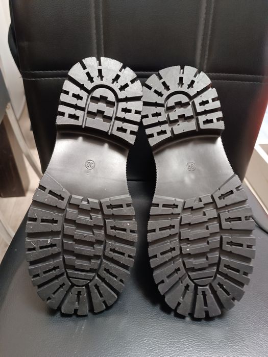 Чисто нови дамски боти