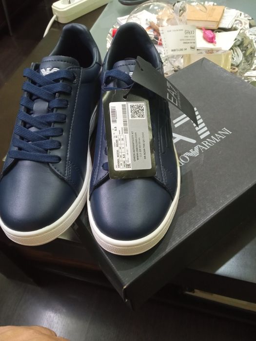 Vând adidași originali Emporii Armani