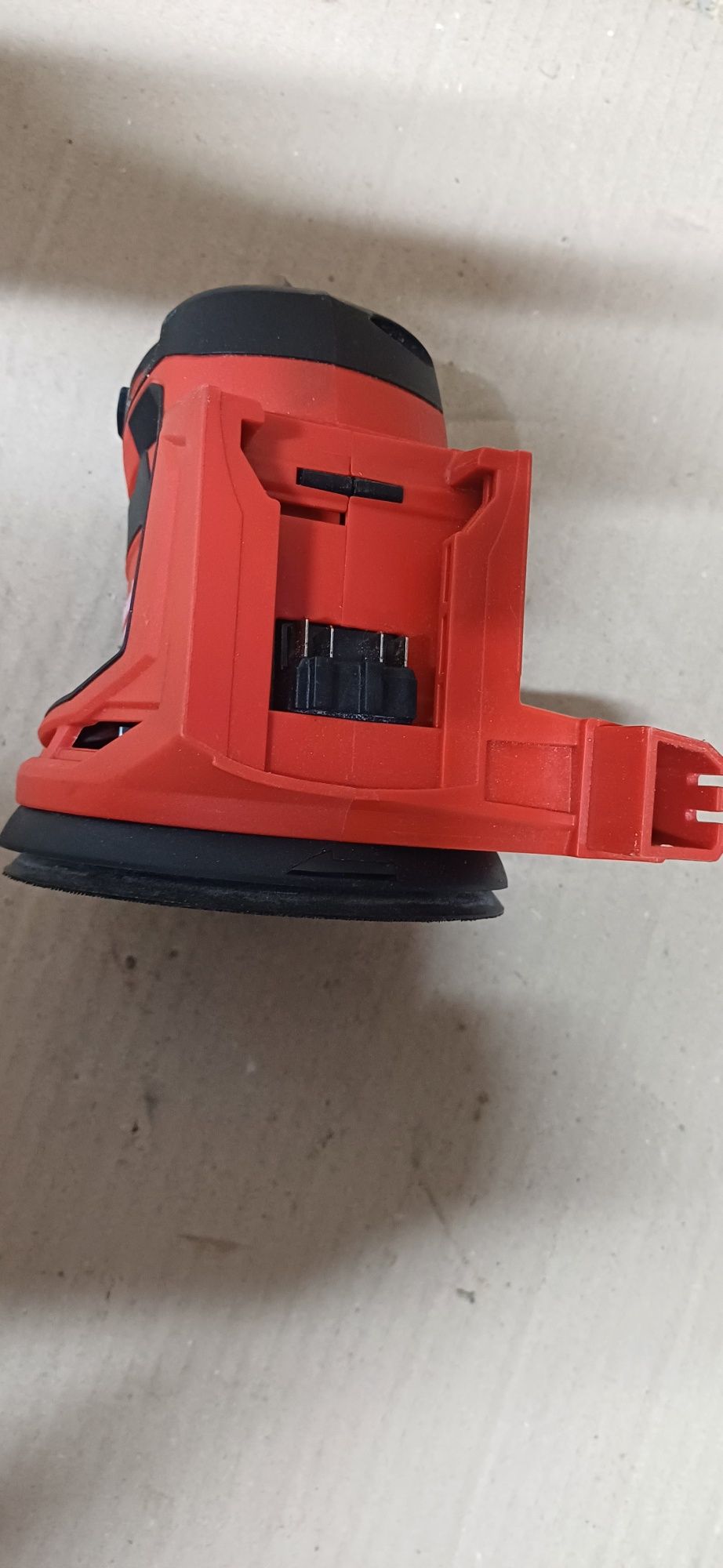 Milwaukee slefuitor orbital