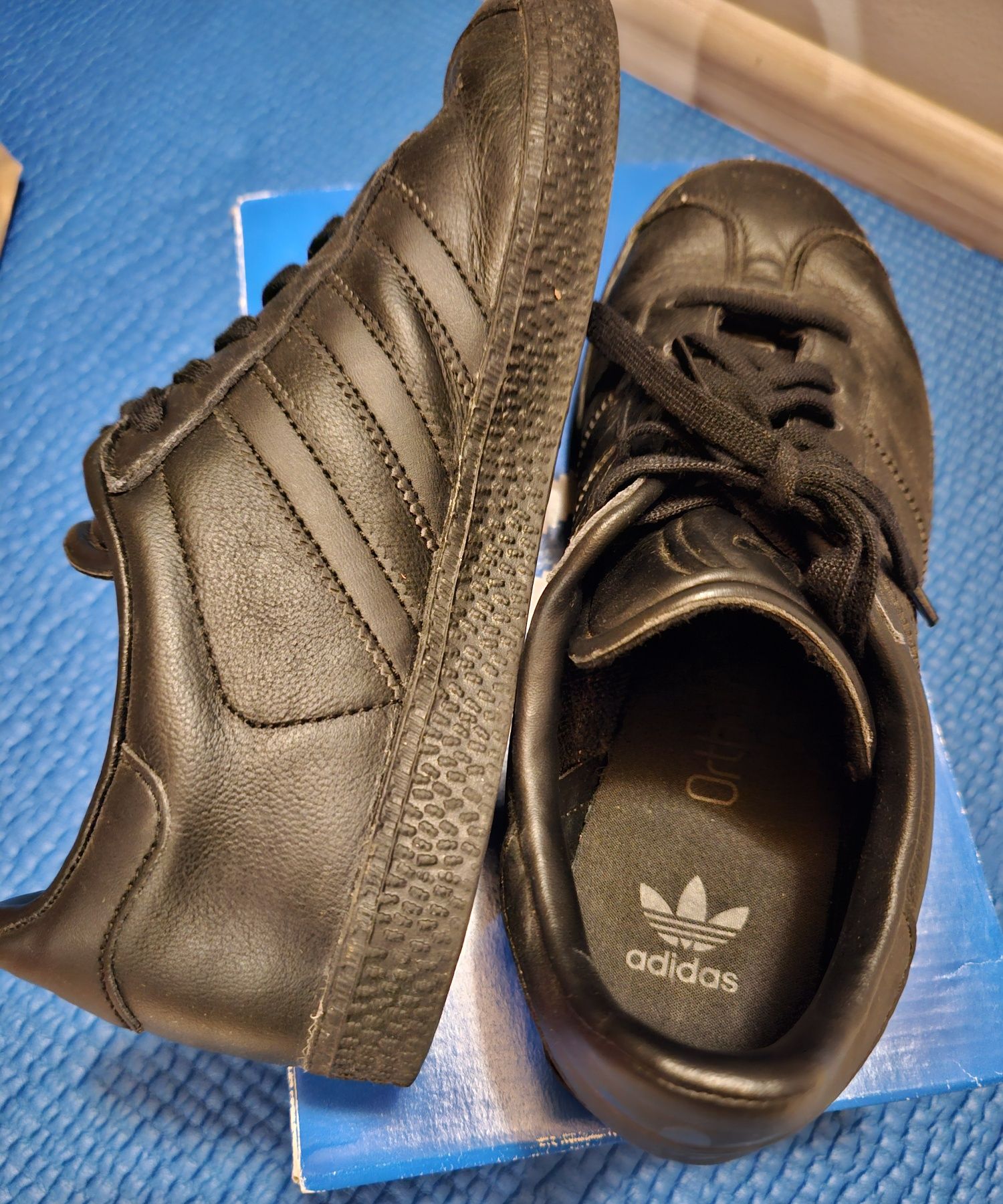 Маратонки Reebok и Adidas
