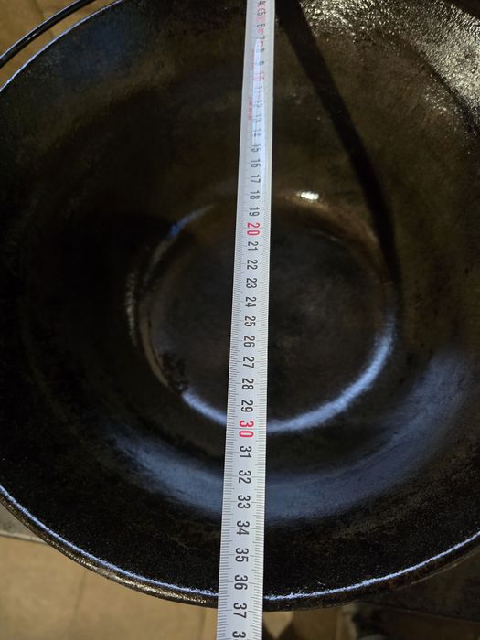 Ceaun / tuci vechi 10 litri – ideal pentru gătit la foc