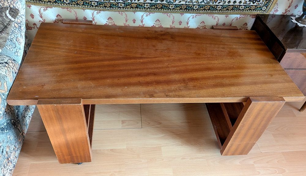 Журнальный столик на колесах