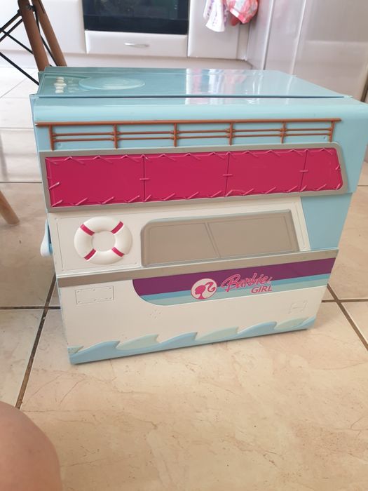 Голяма музикална къща на Barbie girl