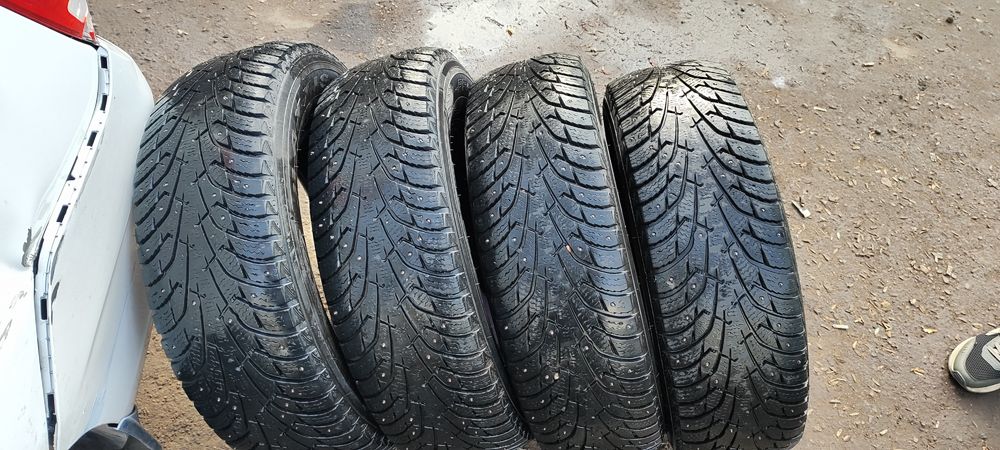 Продам зимние шины с шипами только сезон ездил