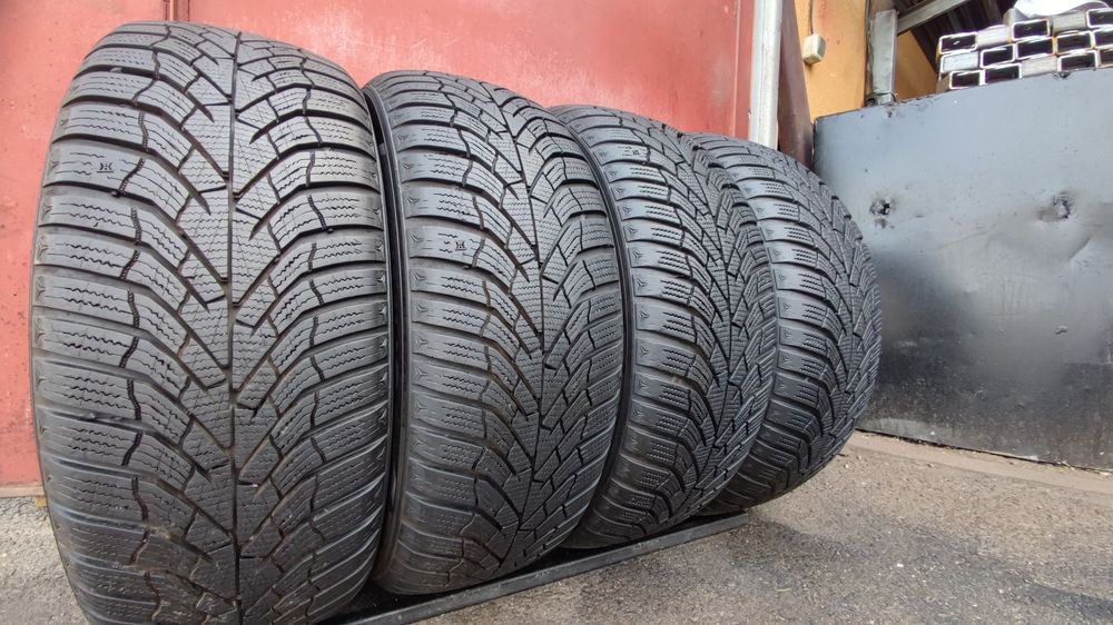 4бр. зимни гуми 205/55/16 Kumho Winter Craft W52
dot23
8.7mm
Много доб