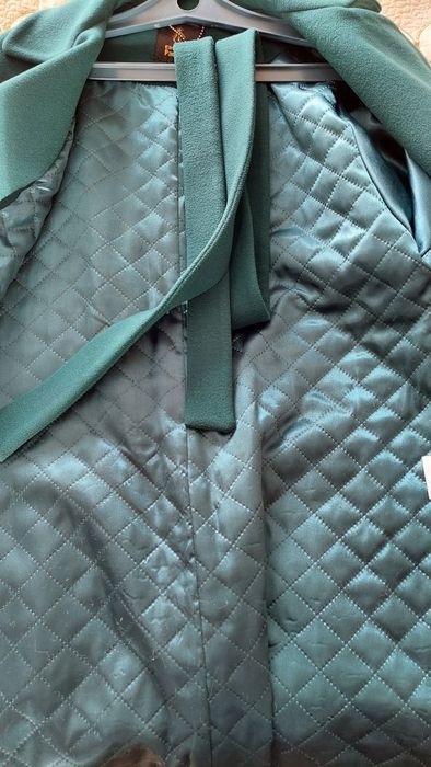 Пальто изумрудного цвета