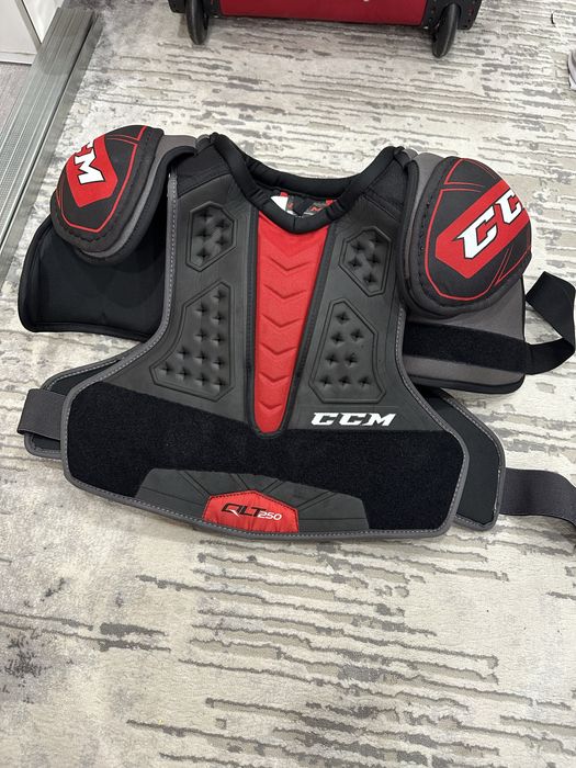 Хоккейная форма, продам срочно!