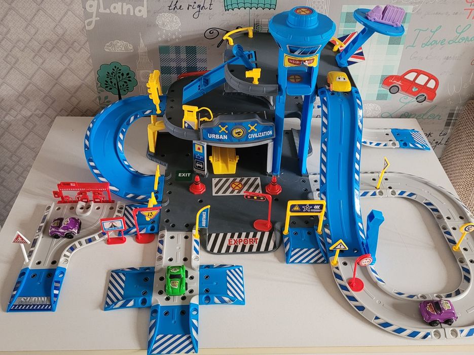 Игрушка парковка гараж