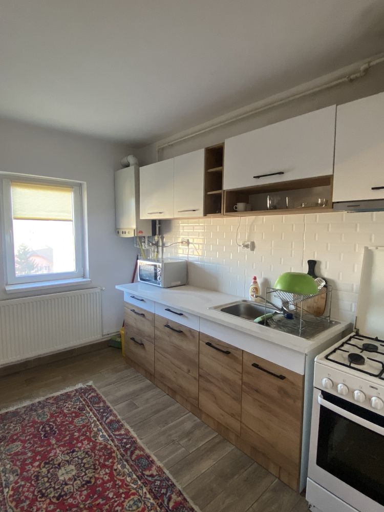 Inchiriez apartament 3 camere