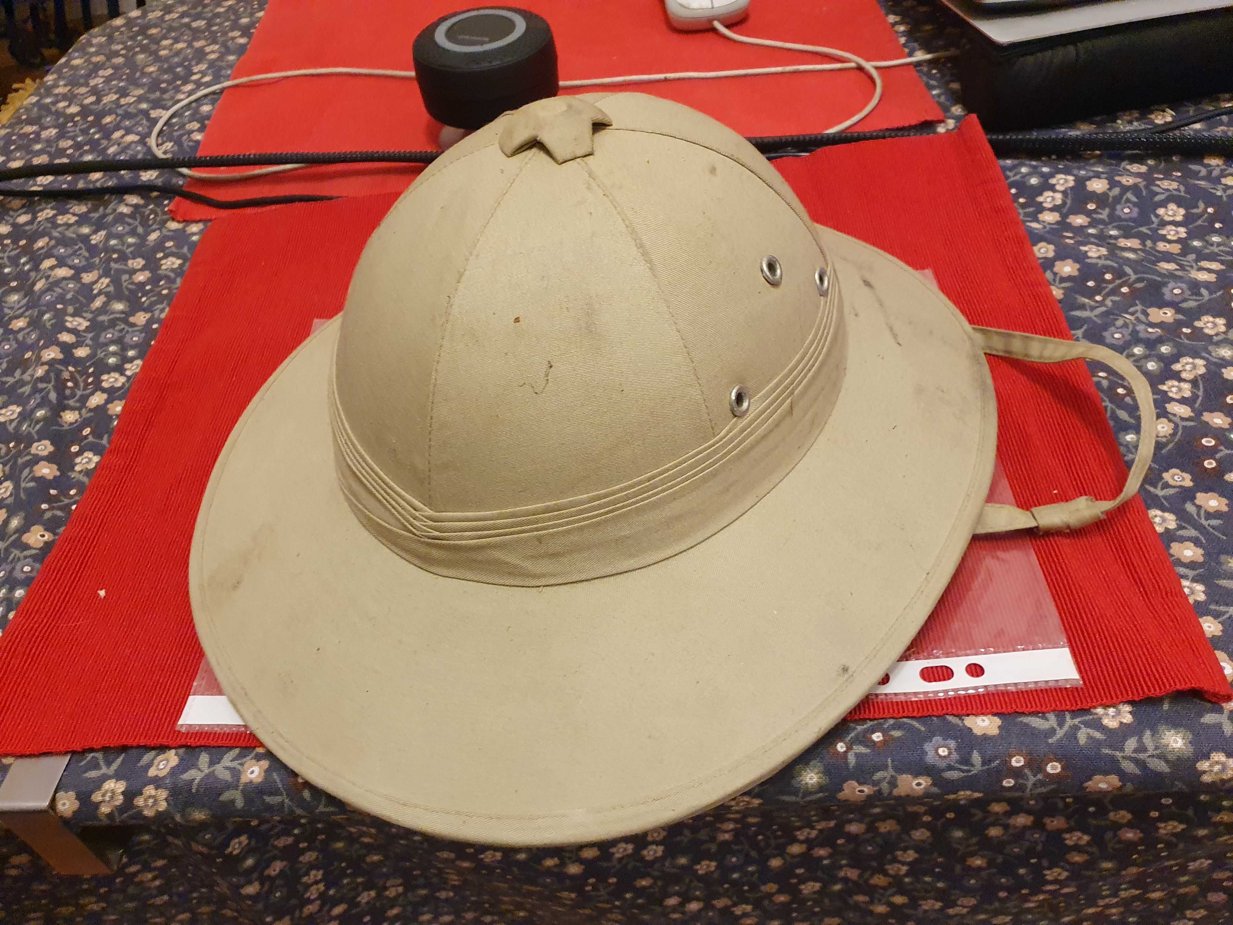 pith helmet шлем от сагово дърво колониал  ,оригинална от 70те години