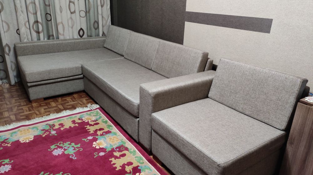 Стильный, большой, раскладной диван из трёх модулей.