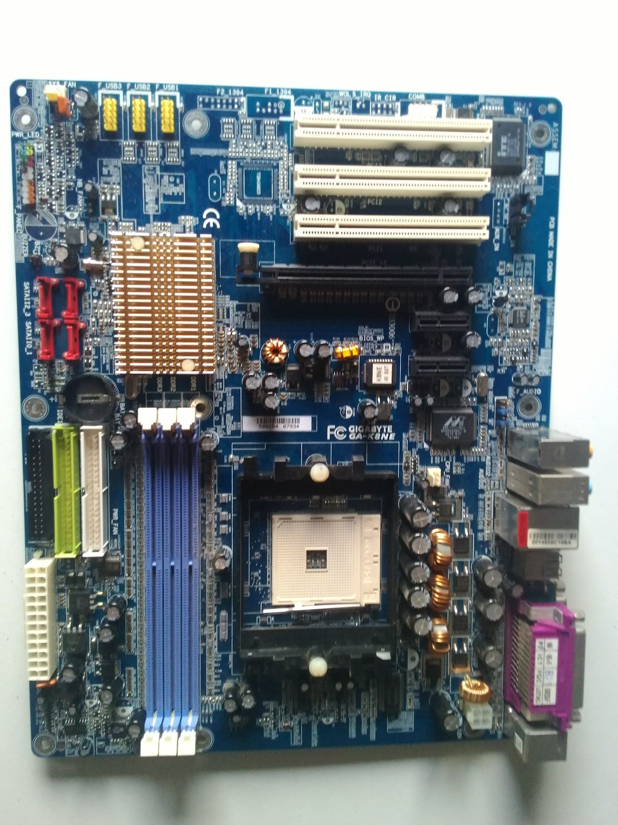 Placa de baza Gigabyte GA-K8NE, socket AMD 754