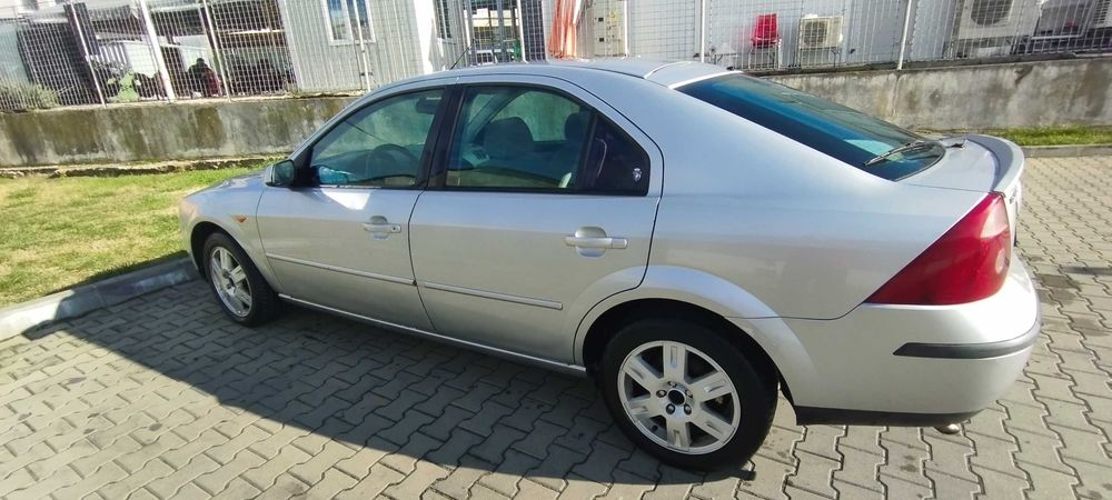Autoturism Ford Mondeo