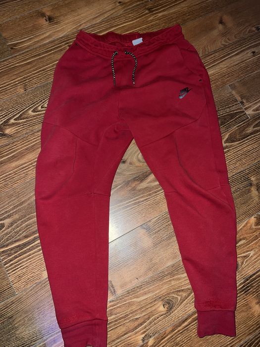 Vand Nike Tech Fleece Roșu