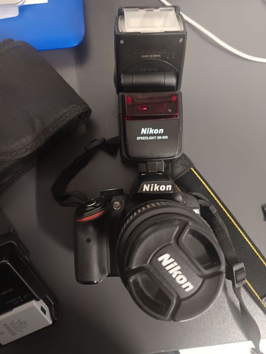 Amanet ozana vinde Nikon D3200 + obiectiv + bliț