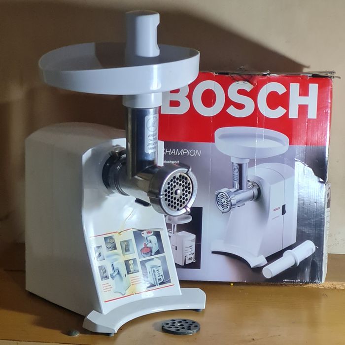 Masina electrica de tocat carne BOSCH  Champion