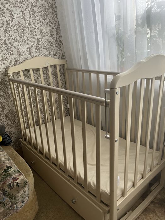 Детская кроватка в хорошем состоянии