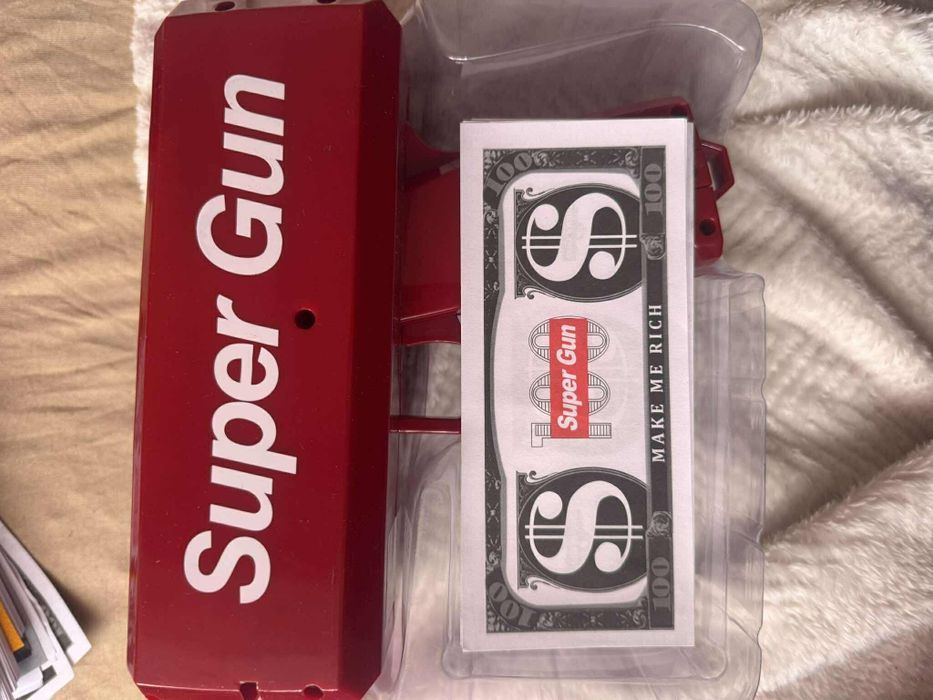 Пистолет за пари