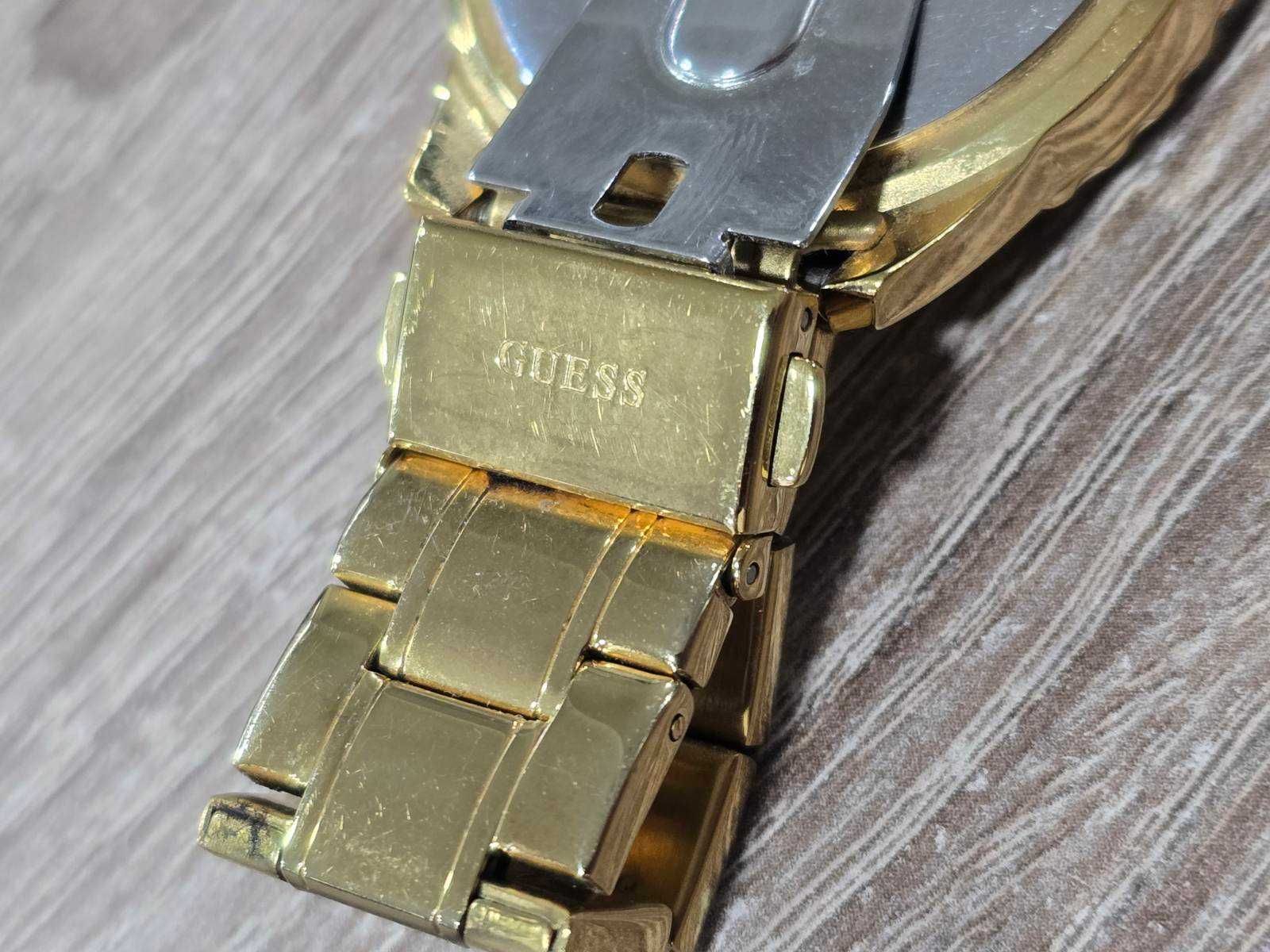 Часовник Guess GW0111L2
