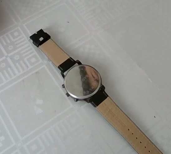 Продам мужские часы. простые но очень красивые!)