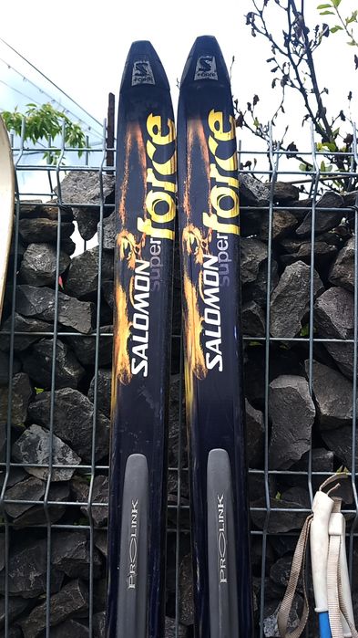 Vand 3 perechi de schiuri