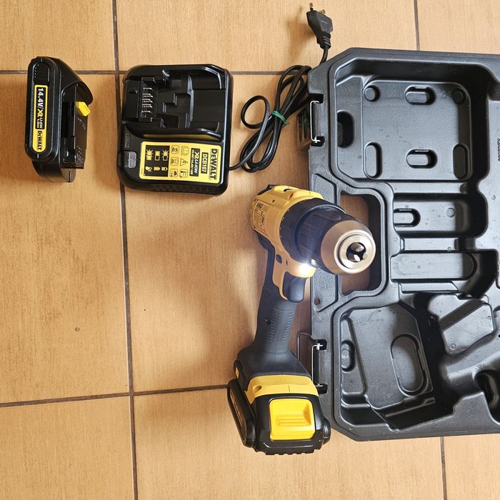 Mașină gaurit însurubat professionala DeWalt DCD 734 C2