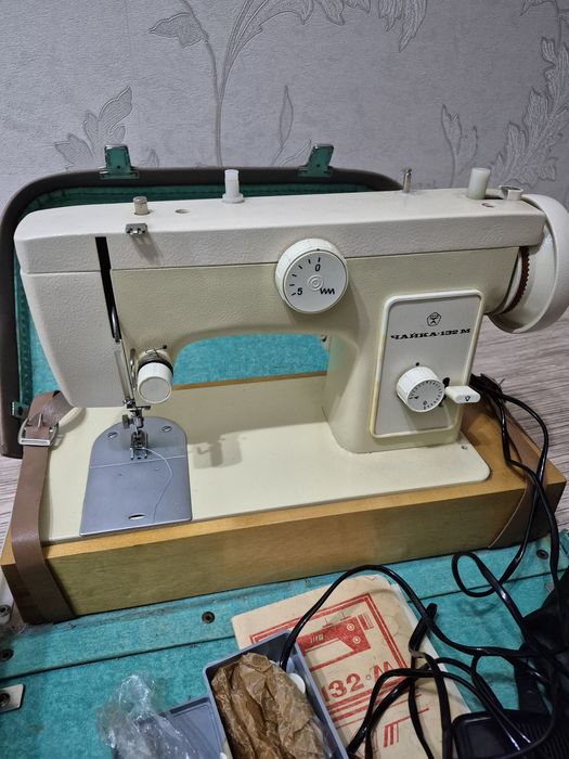 Продам швейную машинку Чайка
