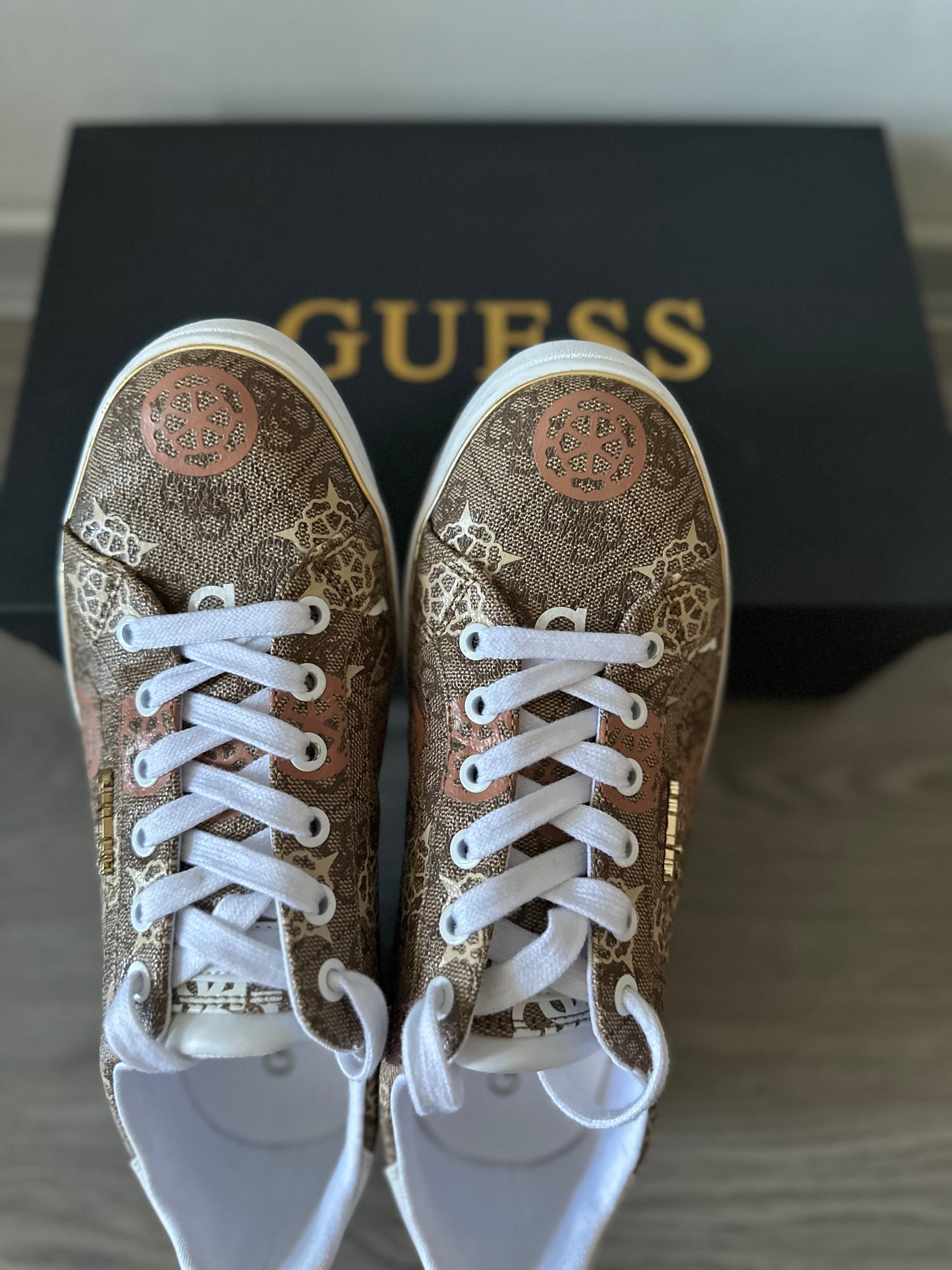 Обувки Guess нови