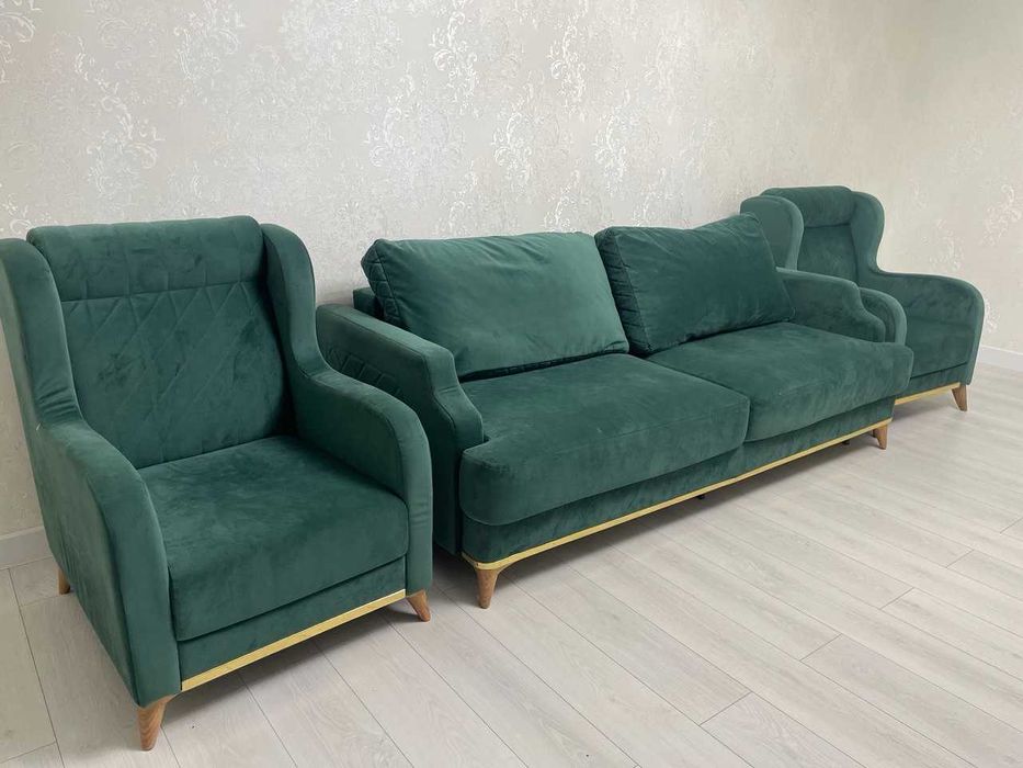 Продам диван с двумя креслами