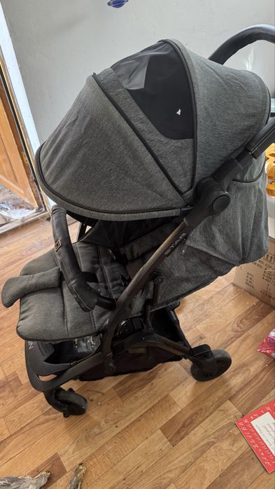 Продам легкую прогулочную коляску