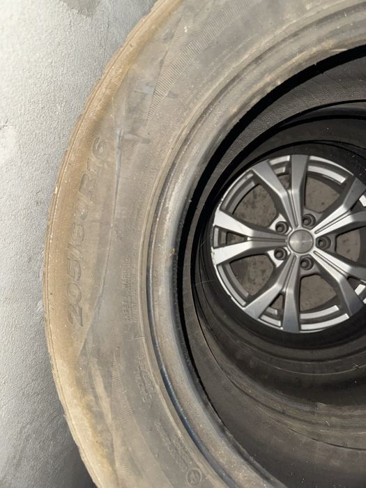 Зимные шины 205/60/16