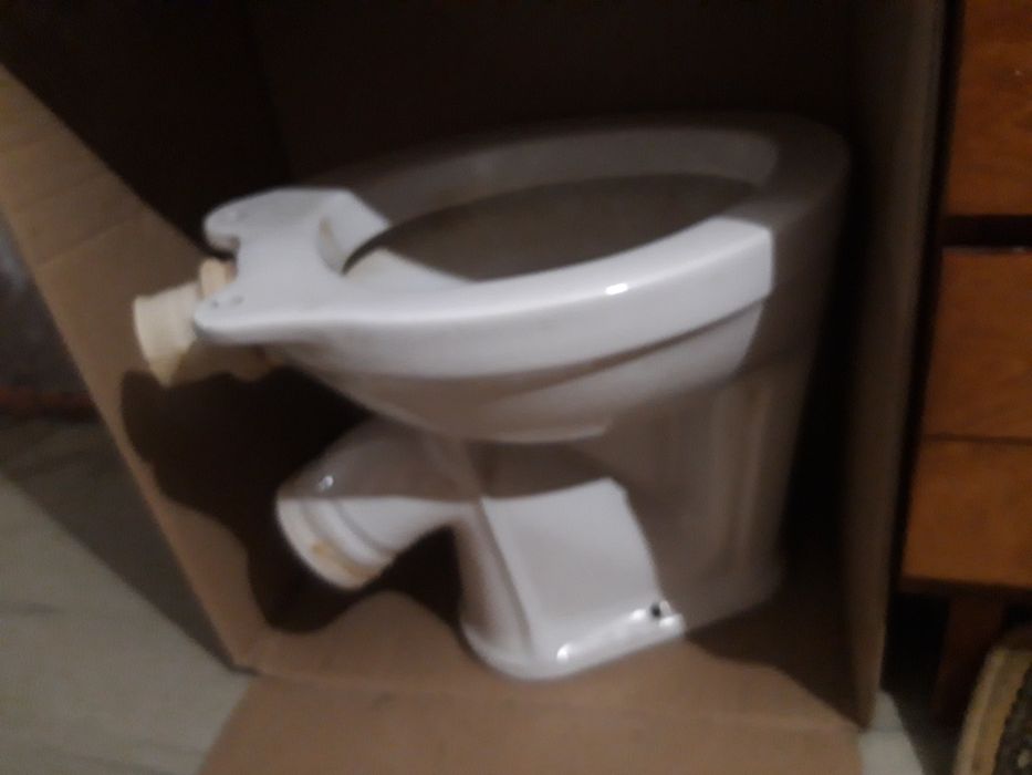 Продам унитаз в хорошем состоянии