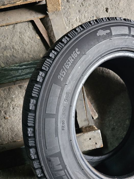 2 anvelope iarna 215 65 16C Michelin Agilis