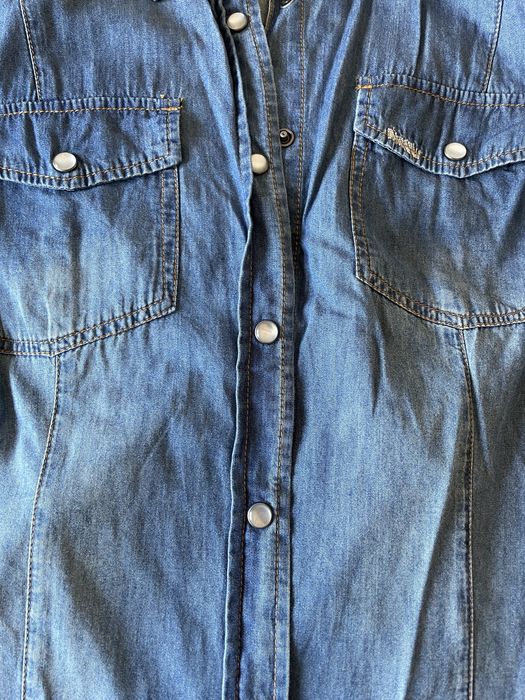 Cămașă de blugi cu nasturi metalici – Stil Western și croială modernă