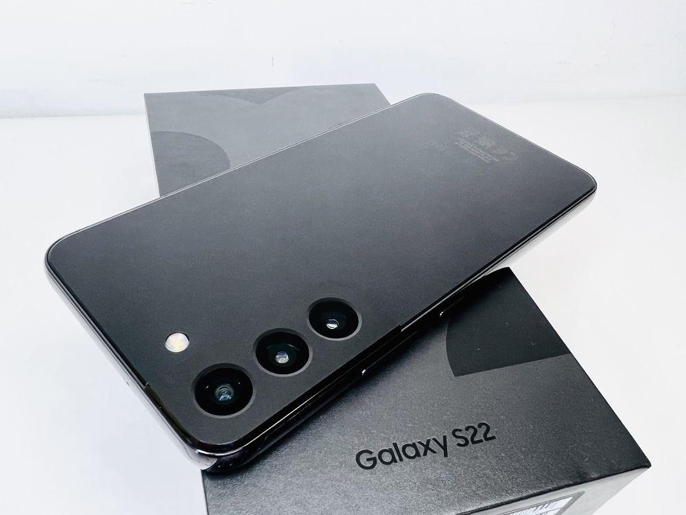 Samsung Galaxy S22 5G 128GB 8RAM Phantom Black Перфектен! Гаранция!