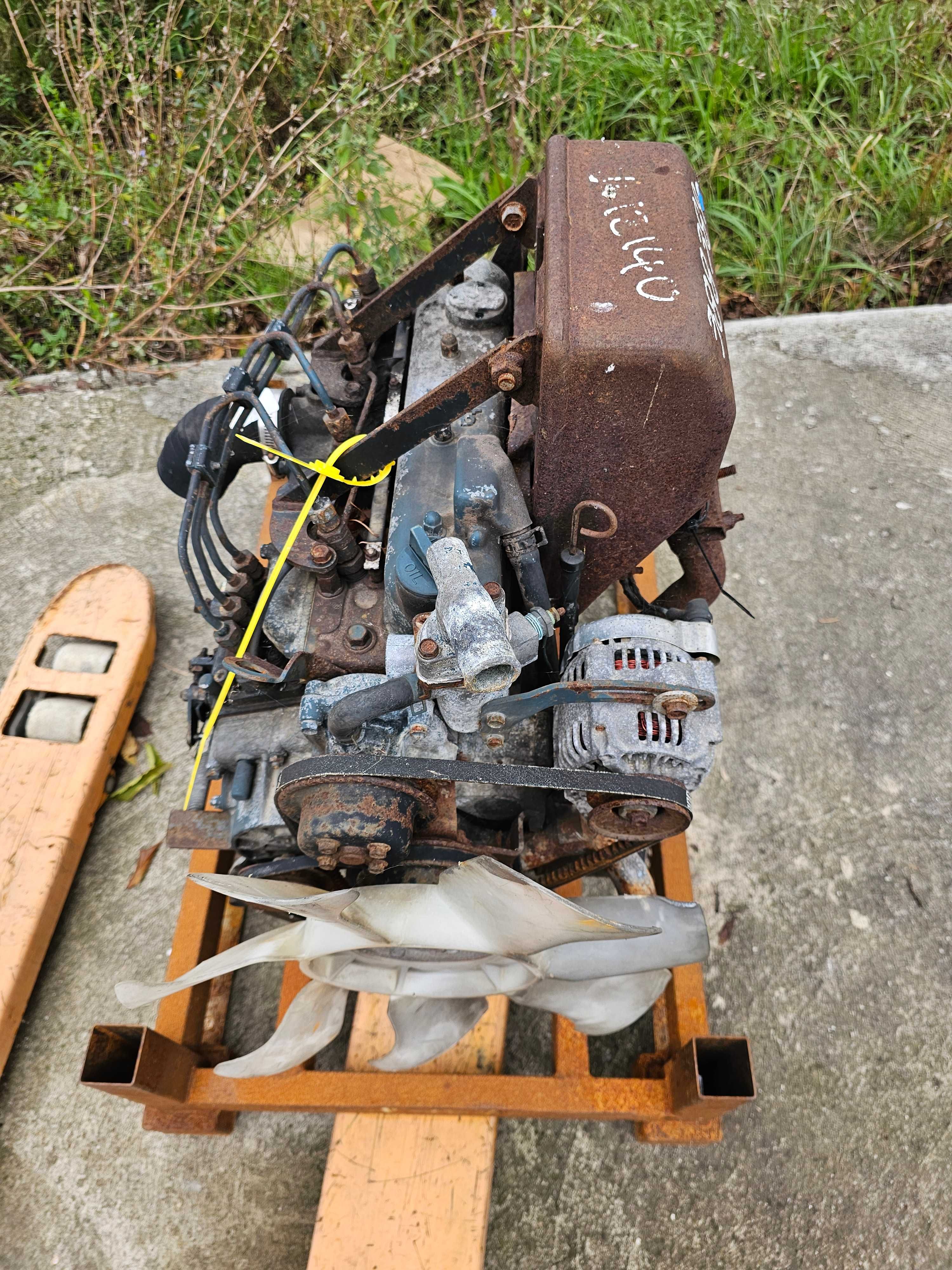 Dezmembrez motor Kubota V1505