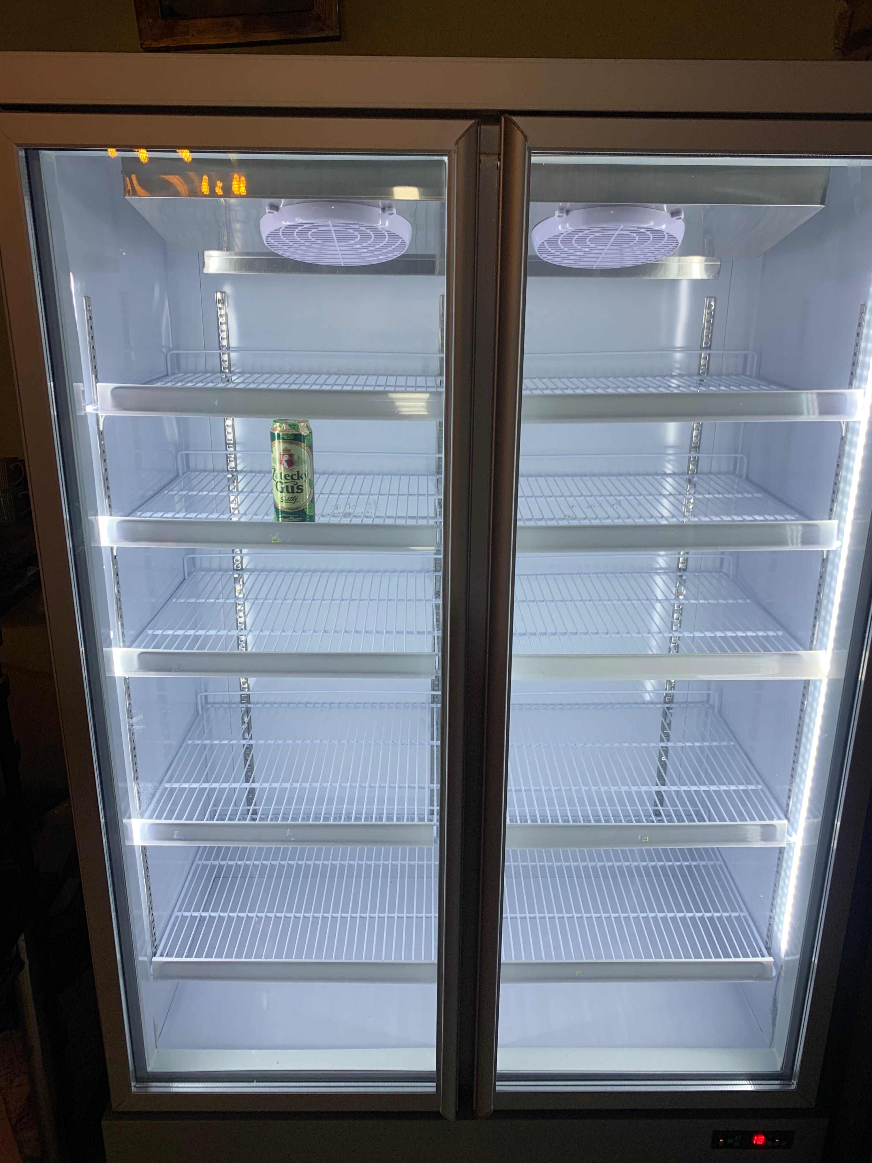 Продается кондитерский холодильник