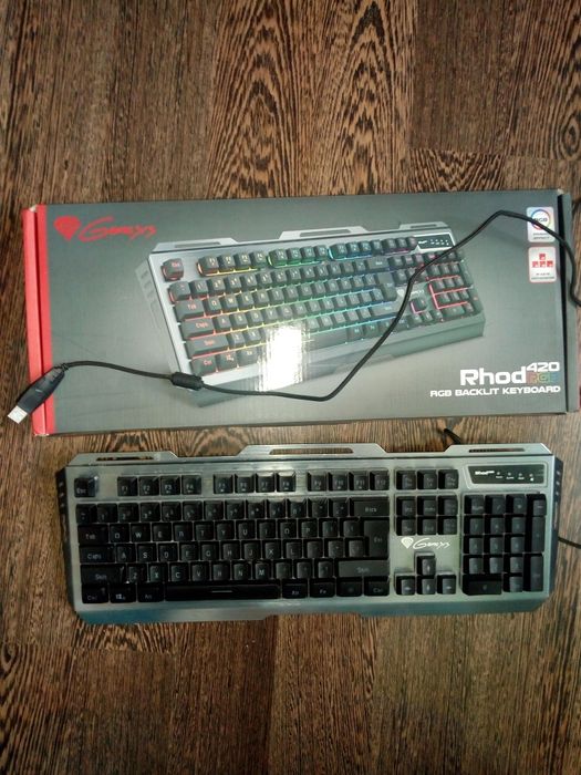 Геймърски слушалки с микрофон RAZER KRAKEN/имат забележки/клавиатури